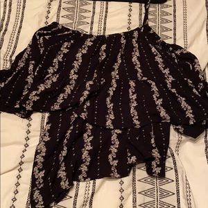 American Eagle floral patterned blouse. Size M.